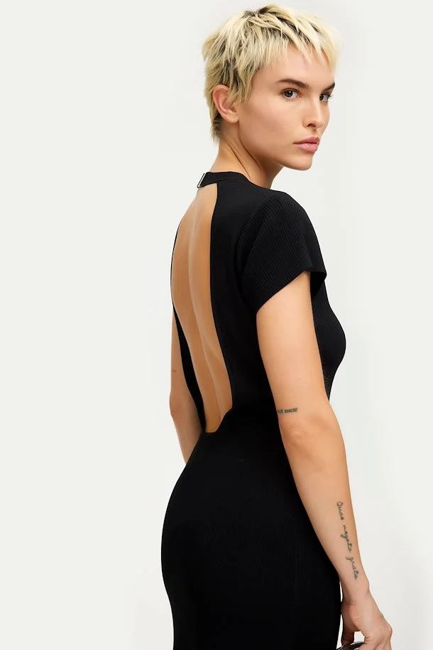 black-monagz-open-back-klanning black-monagz-open-back-klanning